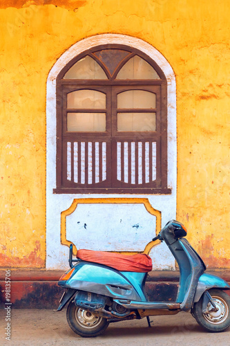 Canvas Print Abstract travel photo of wall and window