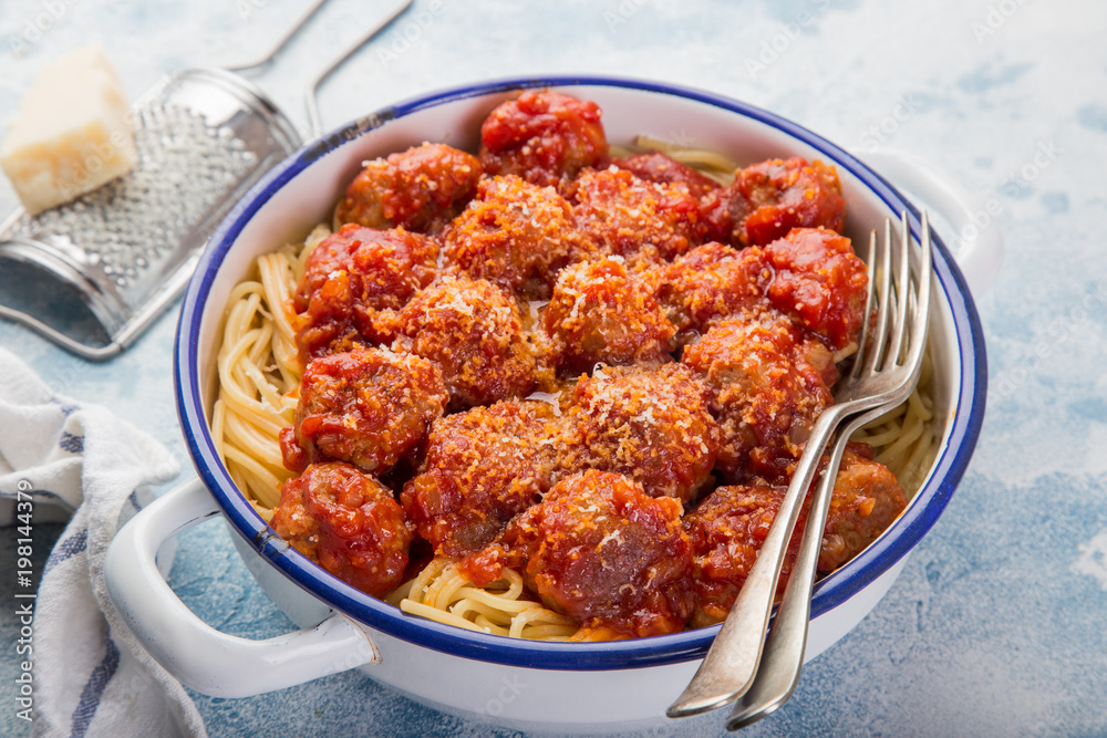 spaghetti pasta with meatballs in tomato sauce spaghetti pasta with meatballs in tomato sauce