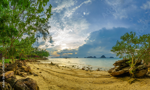 Fototapeta Naklejka Na Ścianę i Meble -  Tropical beach at sunset