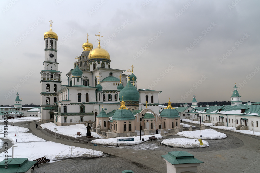 Obraz premium Воскресенский собор Новоиерусалимского монастыря в Истре. Зима.