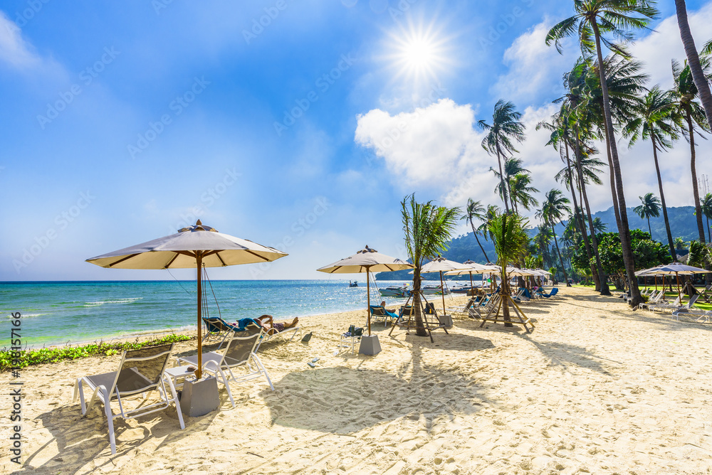 Fototapeta premium Exotic beach Loh Samah Bay at Ko Phi Phi Lee island, Krabi Province, Andaman Sea, Thailand