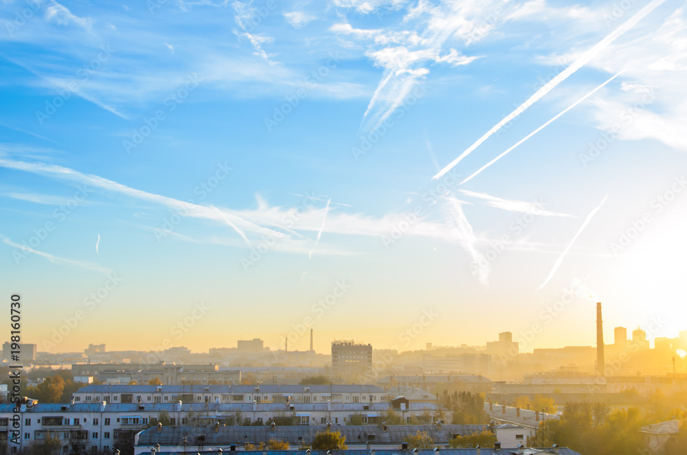 Obraz premium the trail from an airplane in the sky over the city