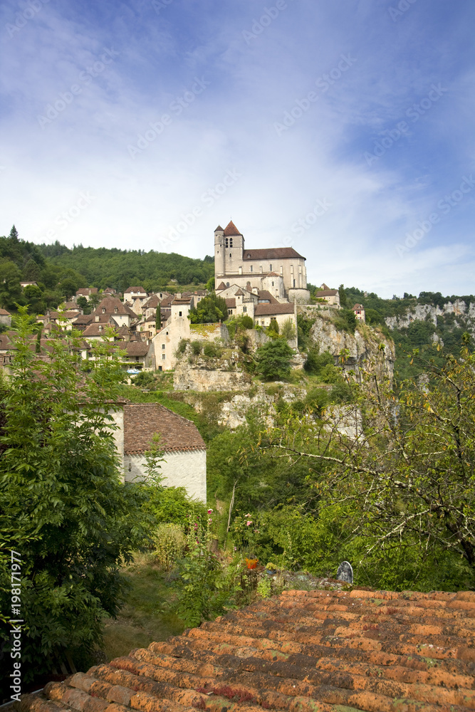 St Cirq Lapopie, the historic clifftop village tourist attraction in the Lot Valley, Lot, France St Cirq Lapopie, the historic clifftop village tourist attraction in the Lot Valley, Lot, France