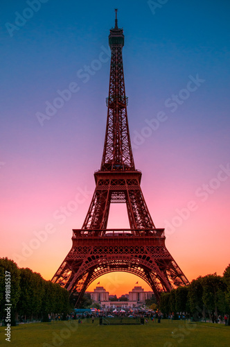 Tramonto sulla Torre Eiffel photo