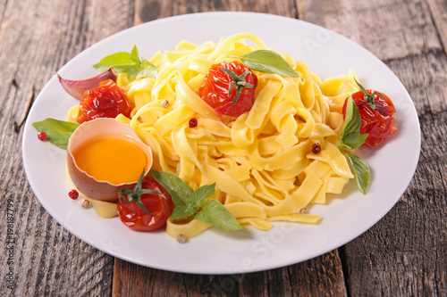 tagliatelle with tomato and egg