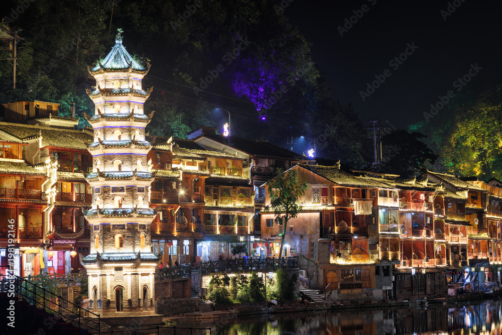 Obraz premium Amazing night view of the Wanming Pagoda, Phoenix Ancient Town