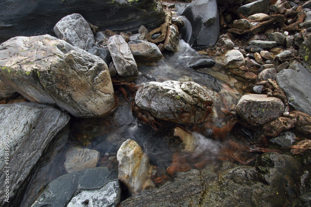 Rocas en cauce del río Batuecas, La Alberca, Salamanca, España