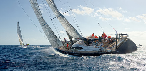 Fotobehang Zeilen Zeiljachten tijdens spannende regatta  © Alvov