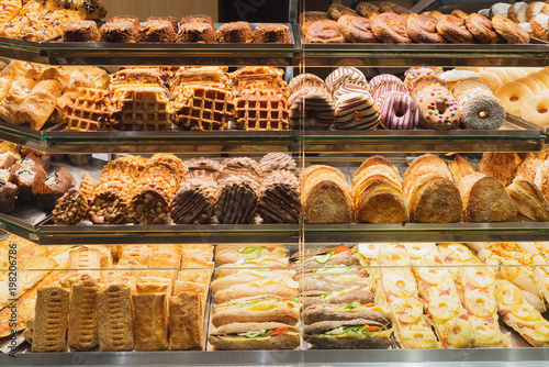 Fotografia Bakery bread pastry sweets display window case