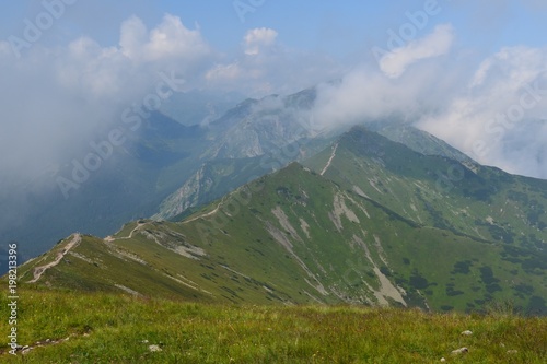 Szlak graniowy z kasprowego Wierchu latem, Tatry, Polska