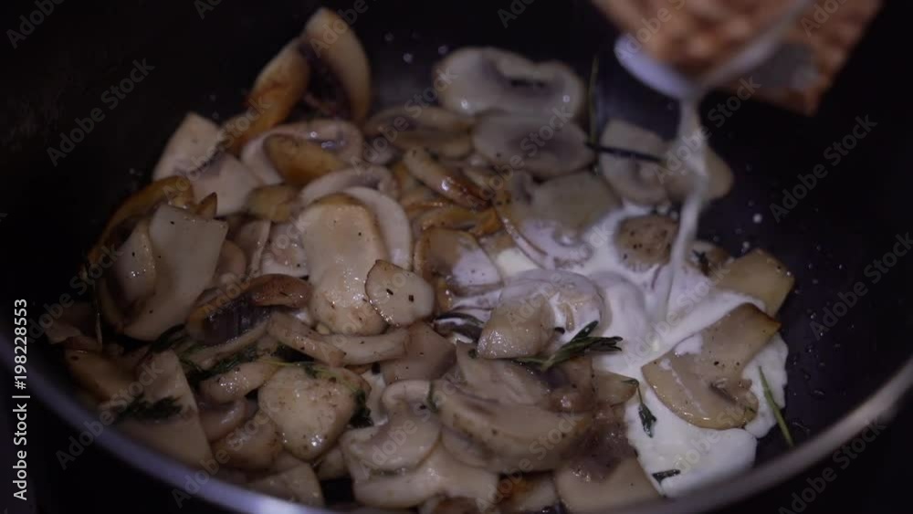 white sauce for fried mushrooms. white sauce for fried mushrooms.