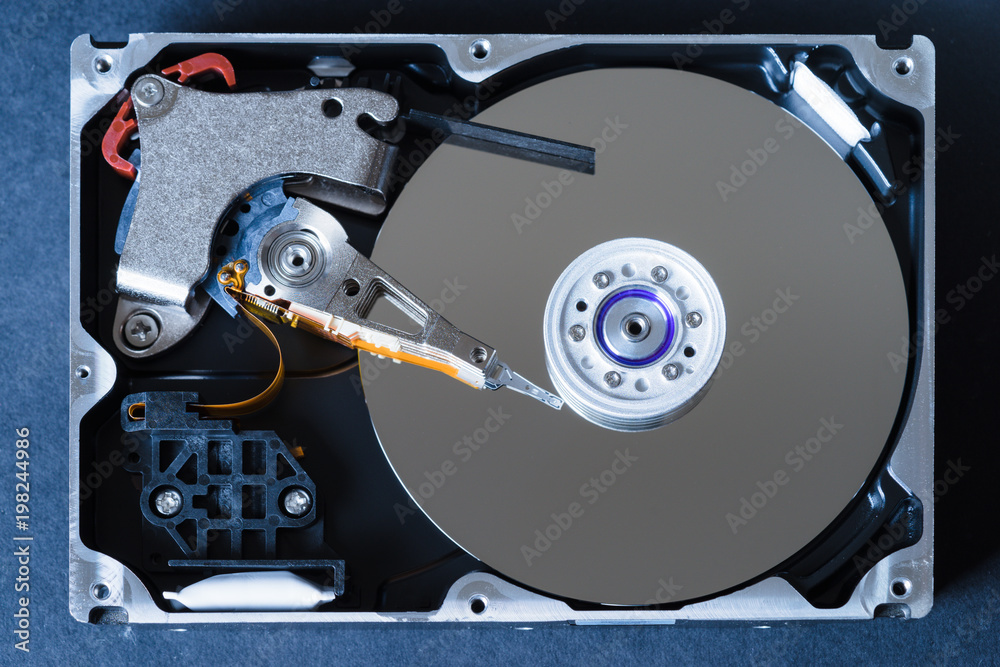 Hard disk drive with removed cover, hdd inside flat view, spindle, actuator  arm, read write head, platter, ribbon cable foto de Stock | Adobe Stock