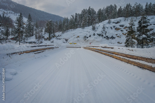 Outdoor view of winter road snow and ice in the forest of Norway © Fotos 593