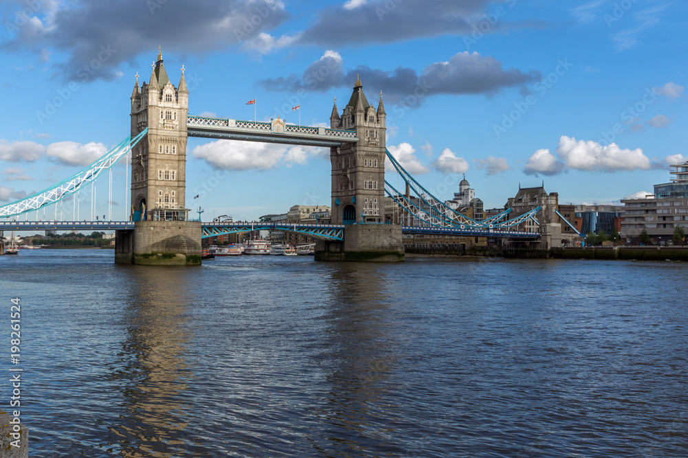 Obraz premium Sunset view of Tower Bridge in London, England, Great Britain