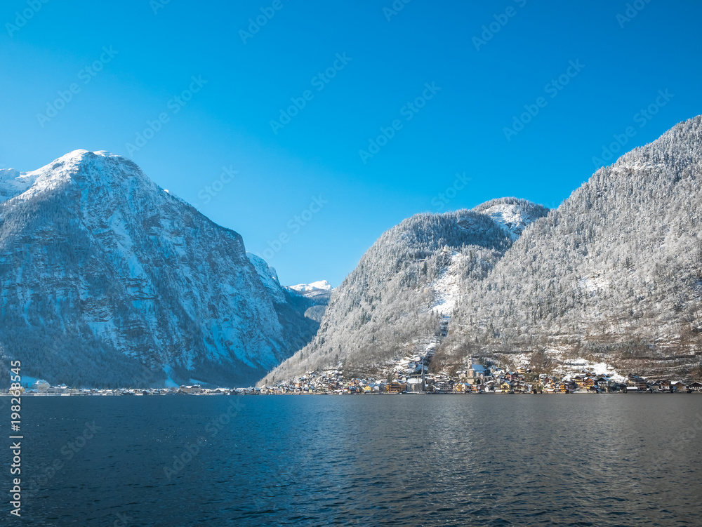 Obraz premium hallstatt austria landscape apls moutain winter season snow