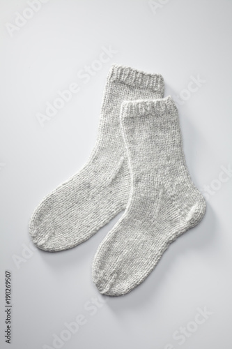 Gestrickte graue Socken