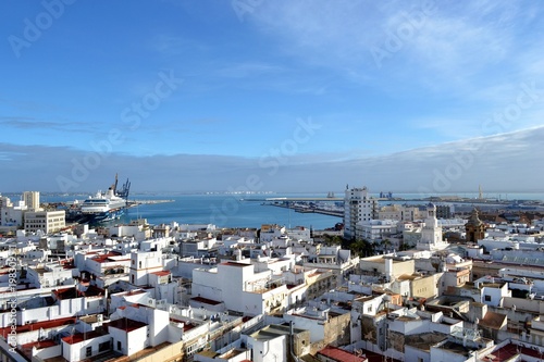 Vista panoramica dal campanile di Cadice, Andalusia, Spagna photo