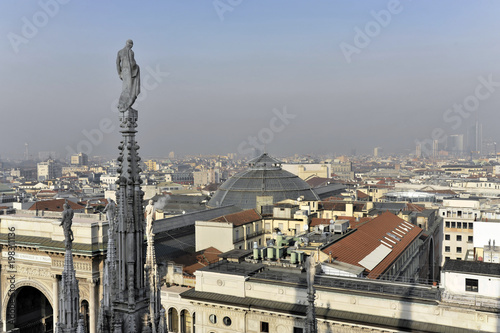 Kirchenfigur  Aussicht vom Dach des Mail  nder Domes  Mail  nder Dom  Duomo  Baubeginn 1386  Fertigstellung 1858  Mailand  Milano  Lombardei  Italien  Europa