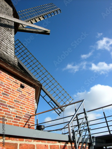 Flügel der Sinninger Mühle vor blauem Himmel mit Wolken im Sonnenschein bei Saerbeck im Kreis Steinfurt in Westfalen imm Münsterland photo