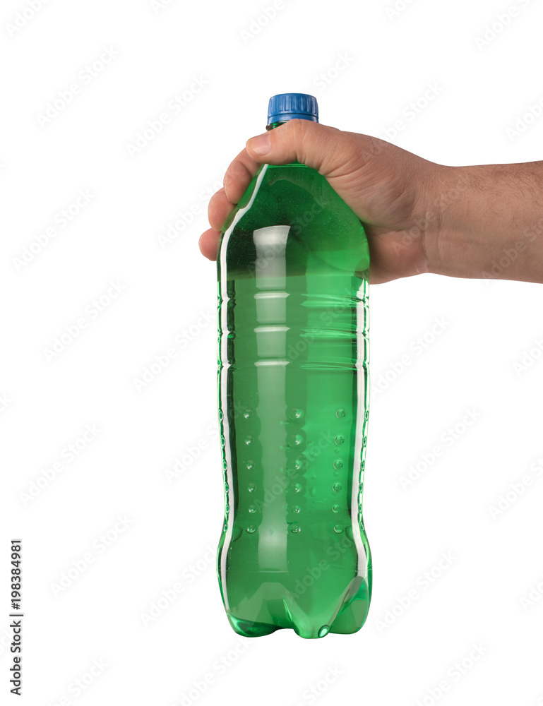 zielona butelka z napojem w ręku - obrazy, fototapety, plakaty 