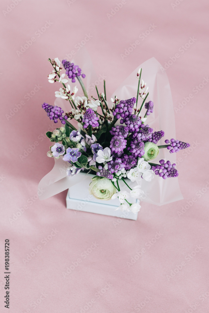 Obraz premium Beautiful spring bouquet with tender flowers
