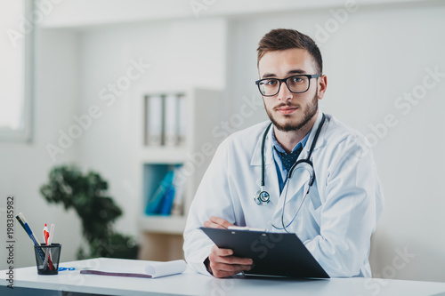 Wallpaper Mural Young doctor Torontodigital.ca