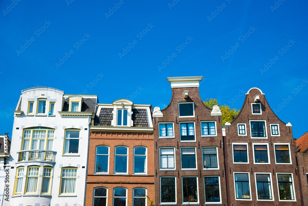 Obraz premium Traditional old buildings in Amsterdam, the Netherlands