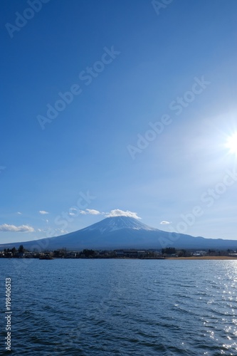 河口湖上から見た富士山（日中）