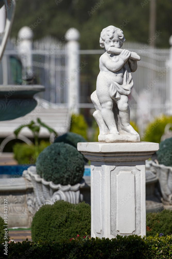 Fototapeta premium statuettes angels musicians