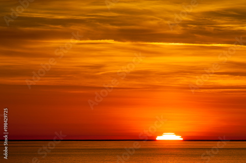 The sun setting in the pacific ocean in Washington State, USA © Tom Nevesely