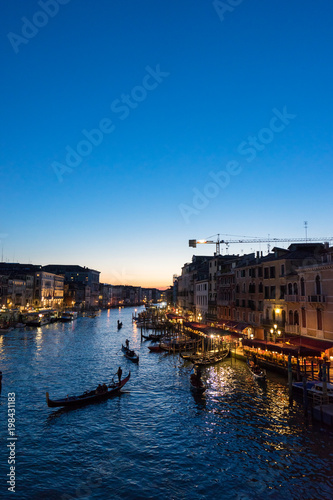 ベネチア、リアルト橋から見るカナル・グランデの夜景