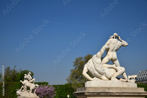 Statues au jardin des Tuileries à Paris, France