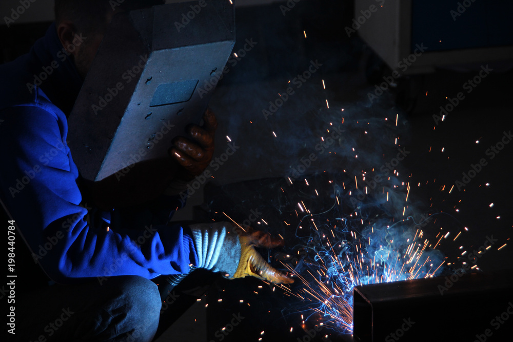 welding, welder, light, metal, industry, steel, worker, work, construction, weld, factory, fire, manufacturing, blue, black, spark, industrial, technology, iron, laser, flame, arc, fiber welding, welder, light, metal, industry, steel, worker, work, construction, weld, factory, fire, manufacturing, blue, black, spark, industrial, technology, iron, laser, flame, arc, fiber