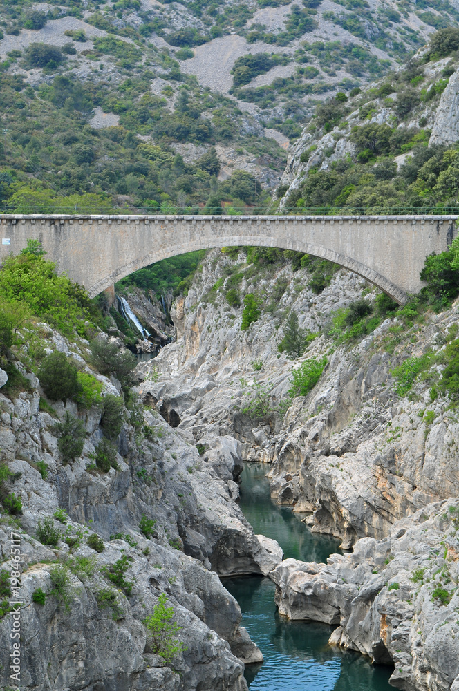 L'ancien pont sur les gorges de l'Hérault