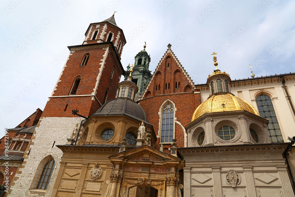 Fototapeta premium Wawel Royal Castle Cathedral in Krakow, Poland
