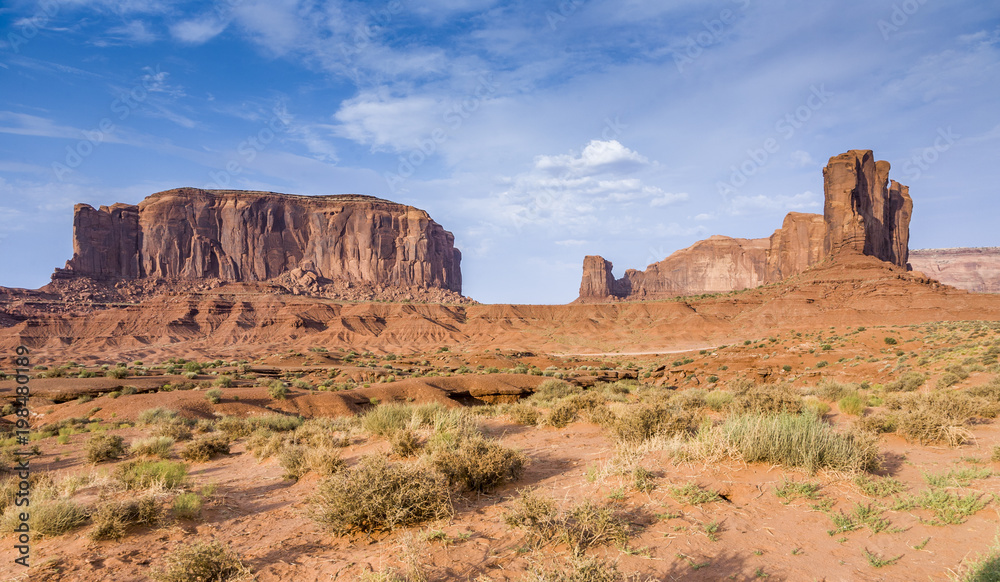 im Monument Valley in Arizona, Blick auf die gigantischen Steinformationen, Blick von John Fords Point auf die Ebene im Monument Valley in Arizona, Blick auf die gigantischen Steinformationen, Blick von John Fords Point auf die Ebene