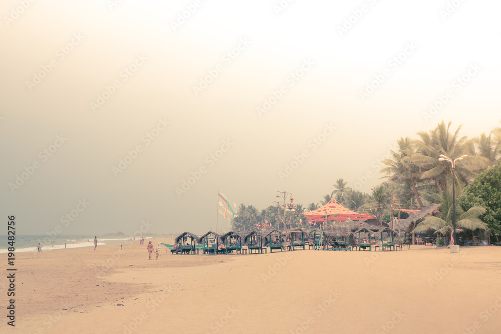 Naklejka premium Flags of different countries on the beach in Hikkaduwa.