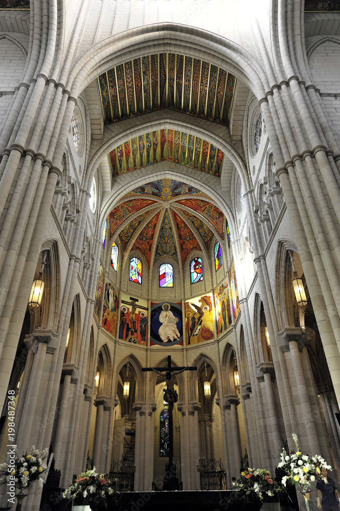 Innenansicht, Catedral de Nuestra Señora de la Almudena, Santa María la Real de La Almudena, Almudena-Kathedrale, Madrid, Spanien, Europa