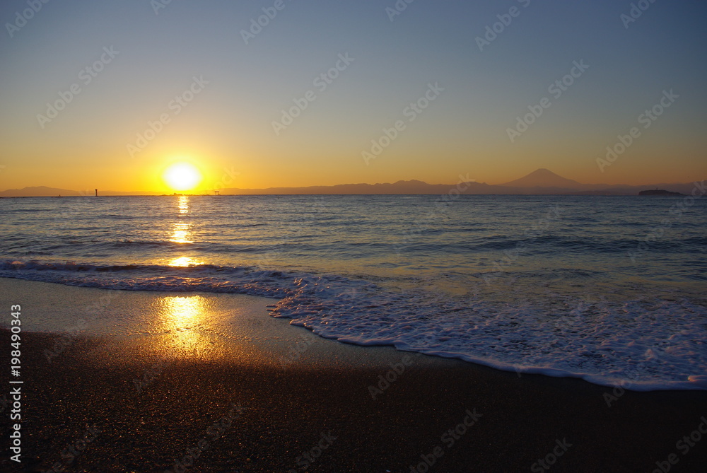 Fototapeta premium 海に沈む夕日