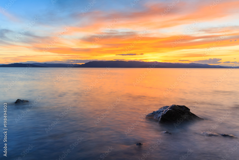 Naklejka premium Lake Sunset