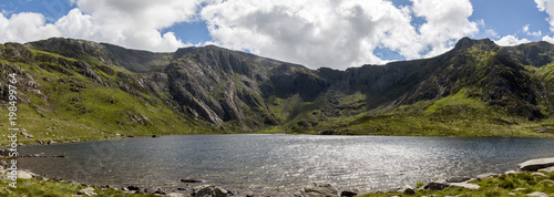 Panoramaaufnahme eines Sees im Nationalpark Snowdonia - Wales