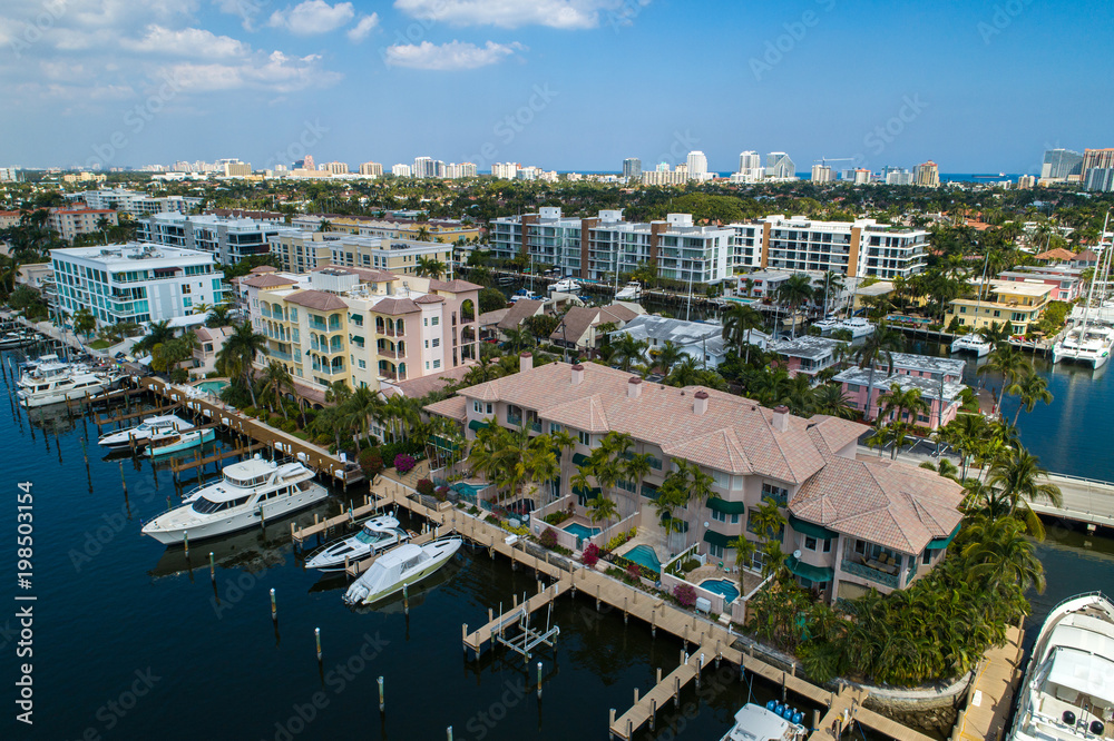 Aerial image of luxury homes with dockage fort lauderdale florida