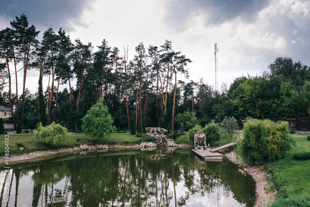 Obraz premium Wedding ceremony in the wood