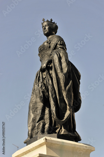 Statue von Isabell II., Plaza de Isabell II, Madrid, Spanien, Europa photo