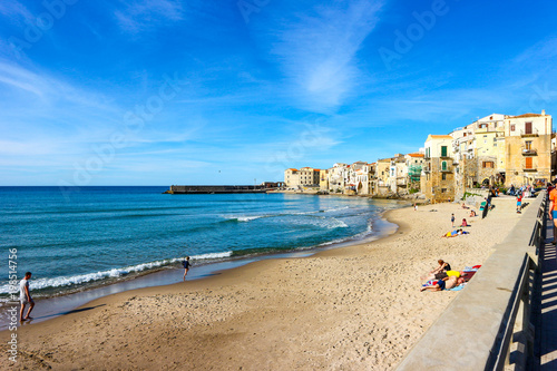 Il modo visto dal Lungomare di Cefalu photo