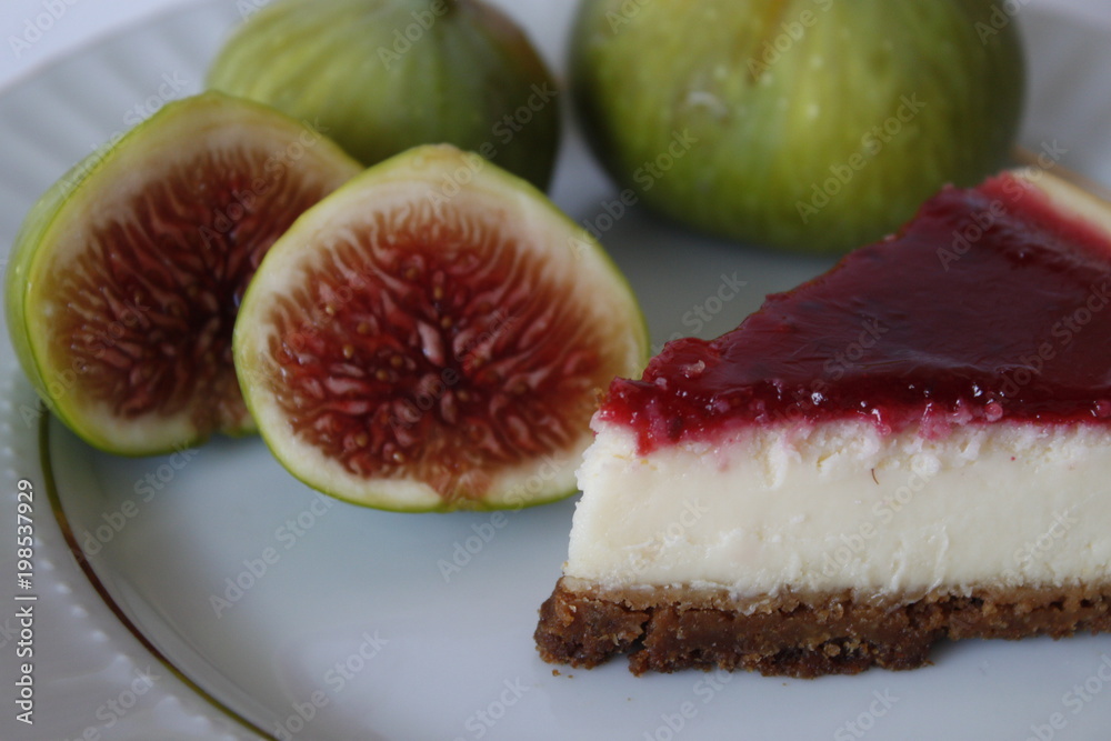 Cheesecake and figs combine Cheesecake and figs combine