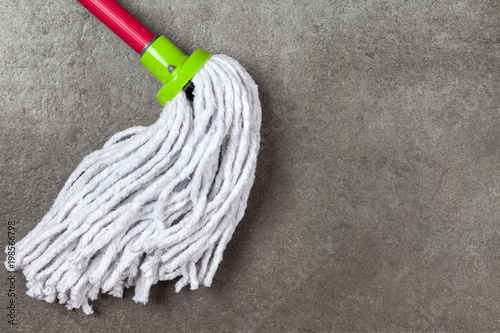 Φωτογραφία Cleaning supplies on grey background