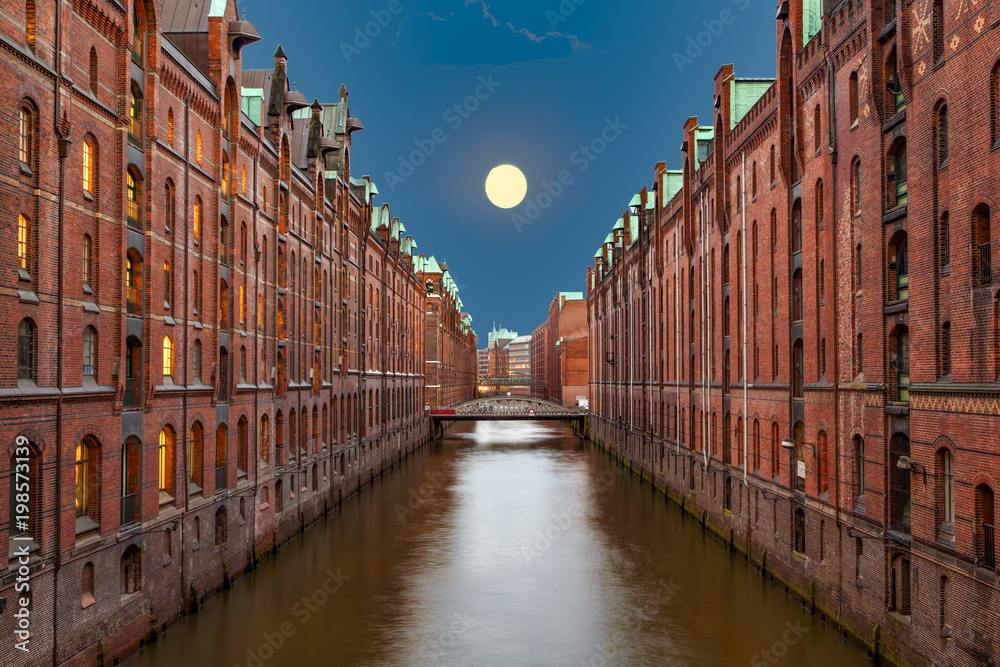 Naklejka premium Speicherstadt at night in Hamburg