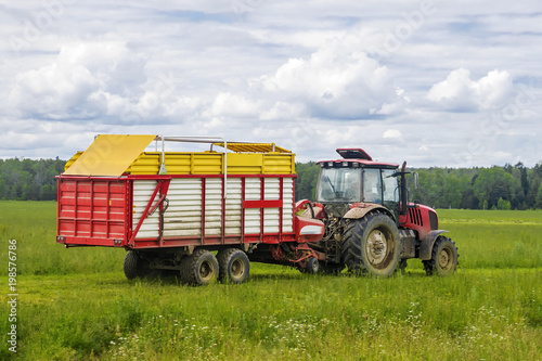 Obraz na płótnie tractor for harvesting with a silage cart w salonie