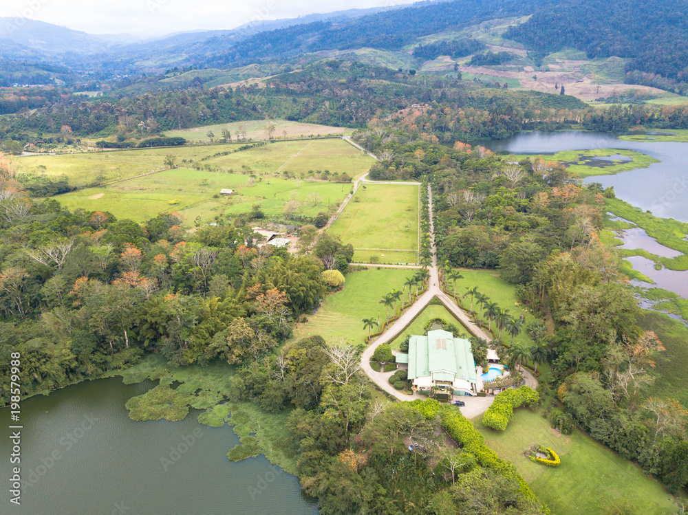 Drohnenbild: Seelandschaft in Costa Rica